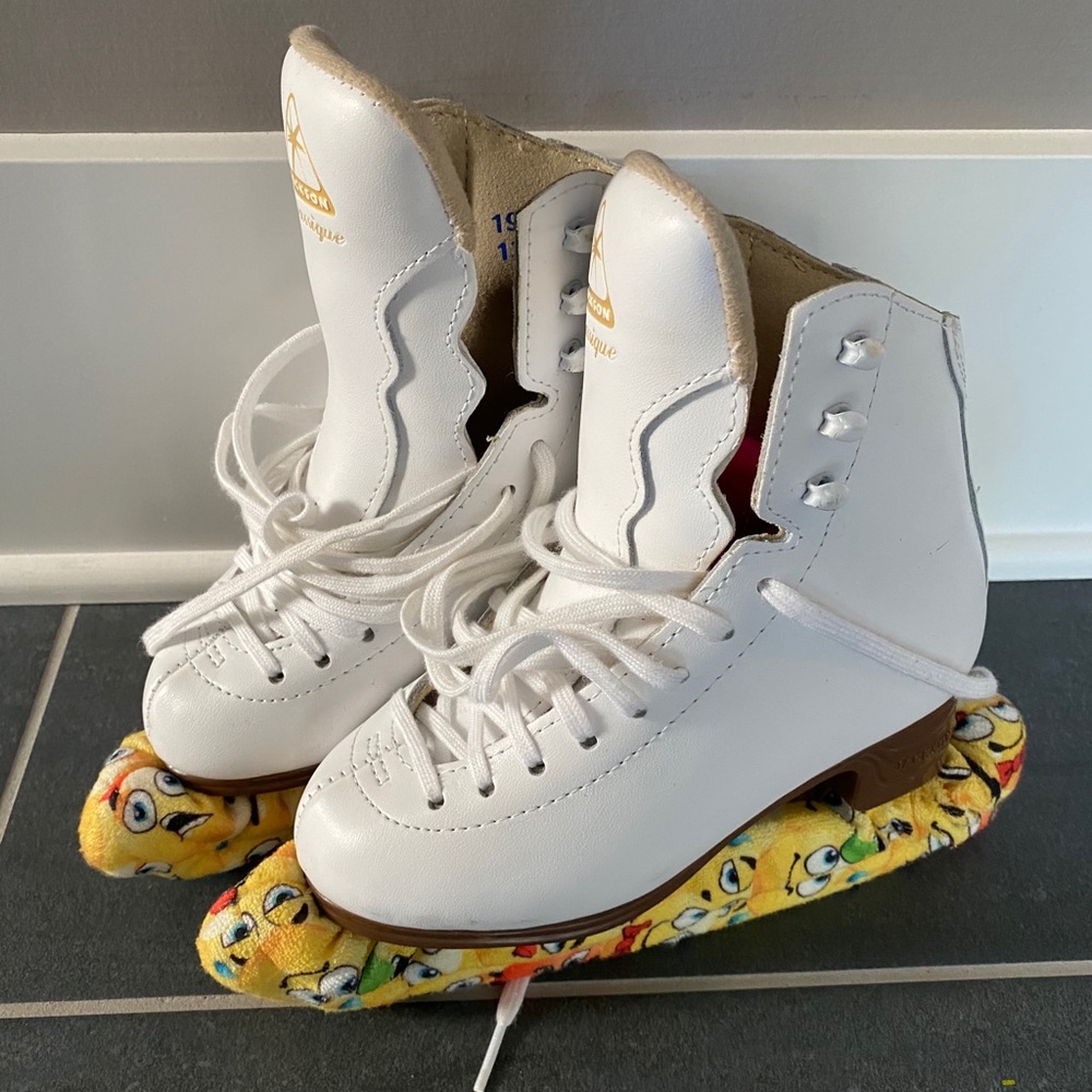 Girls Jackson classic figure skates NEW